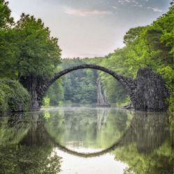 ROUND BRIDGE canvas print