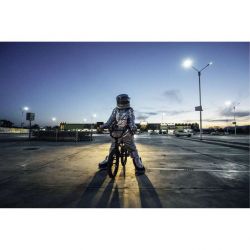 Lienzo SPACE MAN IN THE CITY