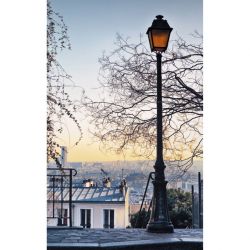 VISIT MONTMARTRE Wallpaper