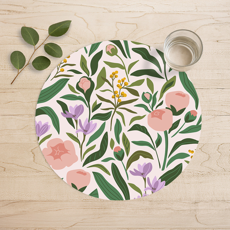 Round placemat with floral illustration – Scenolia