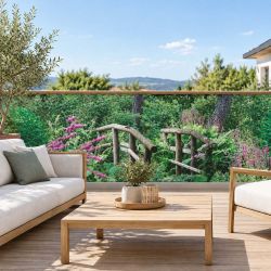 Terrasse avec brise vue jardin luxuriant
