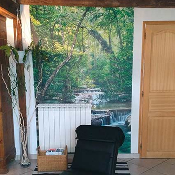 Papier peint forêt et rivière chez Joelle